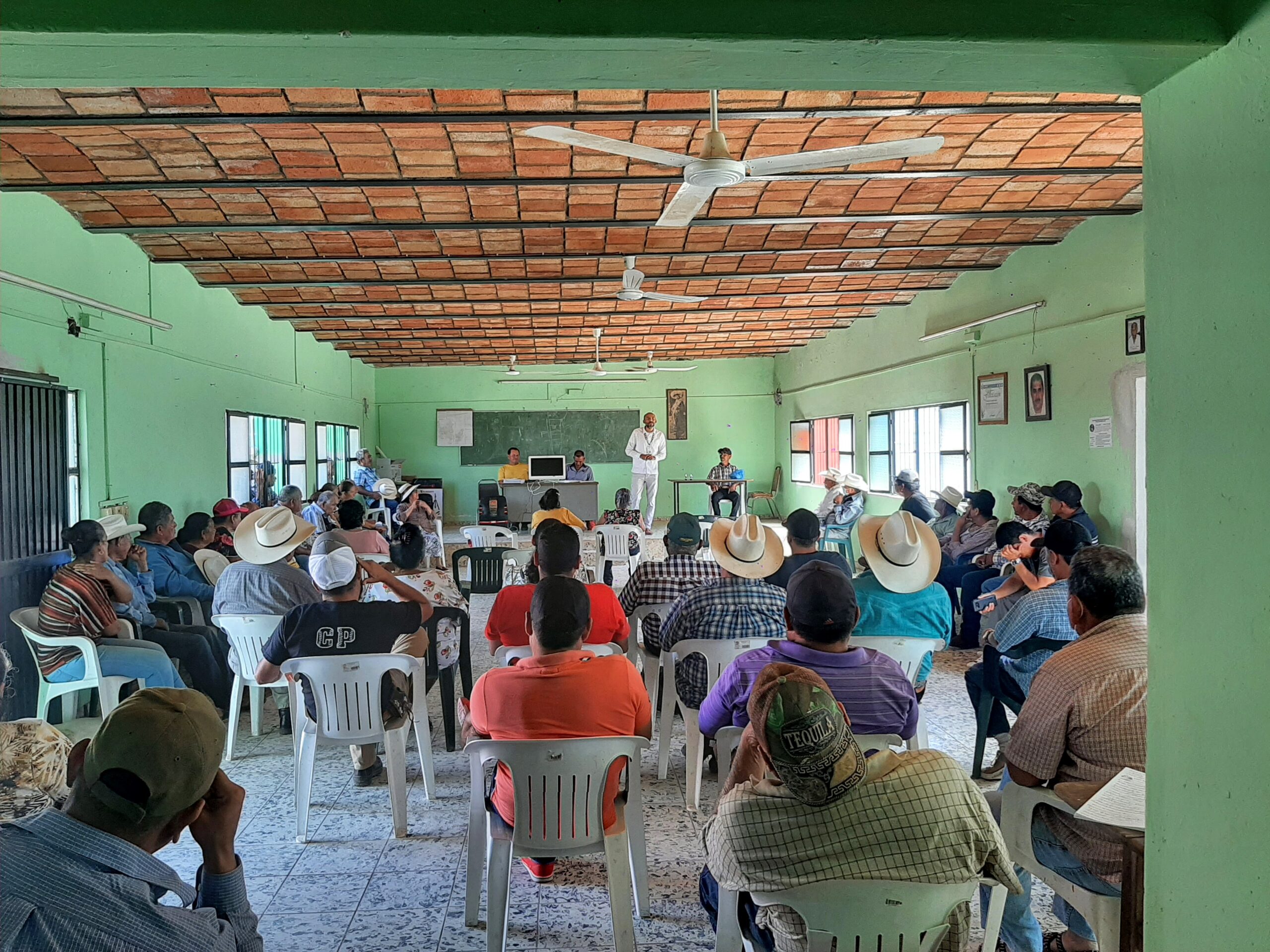 Comunidad en proyecto AMEEC